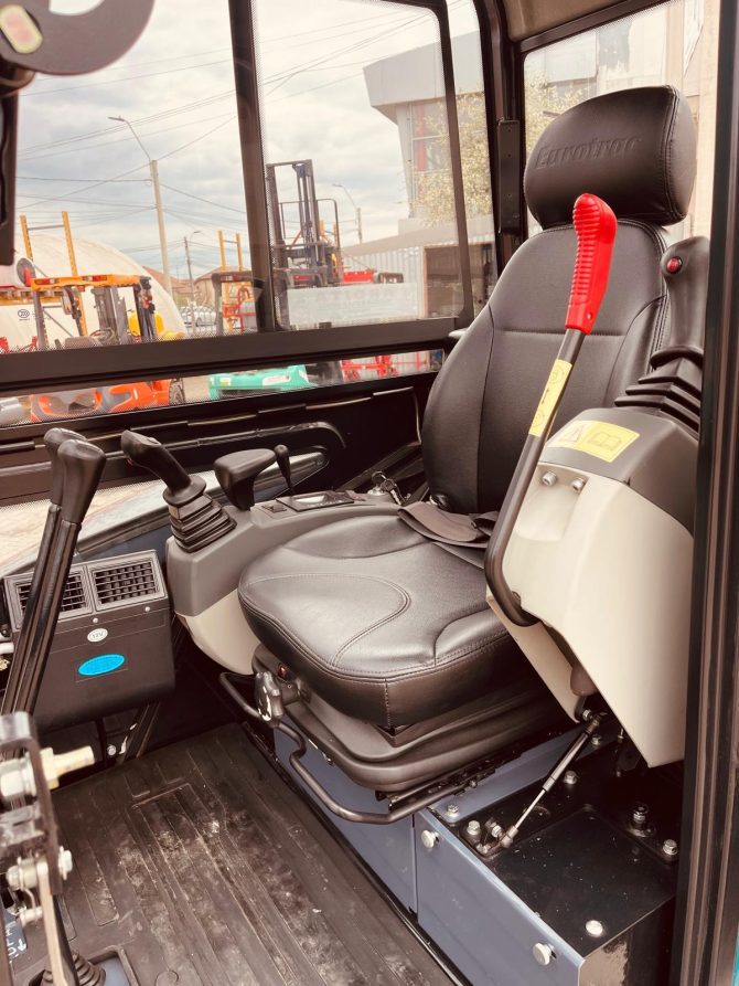 Miniexcavator KAMEX SQ28B