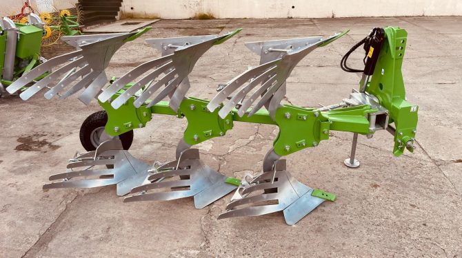 Plug Reversibil Bomet 3 Trupite
